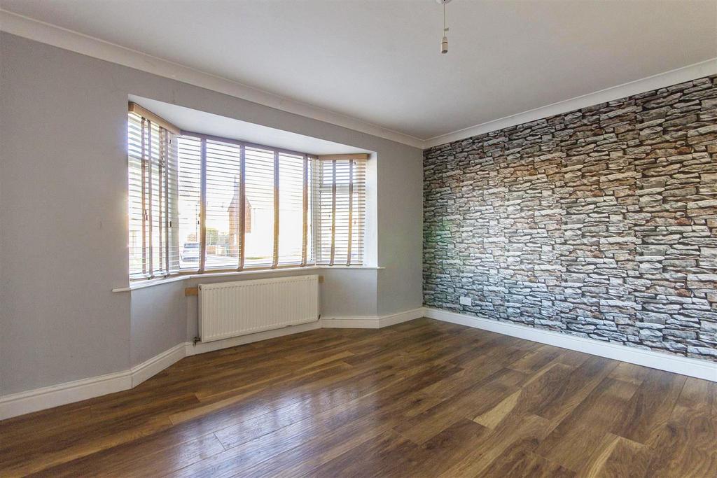 Ringwood Avenue, Chesterfield 3 bed terraced house £155,000