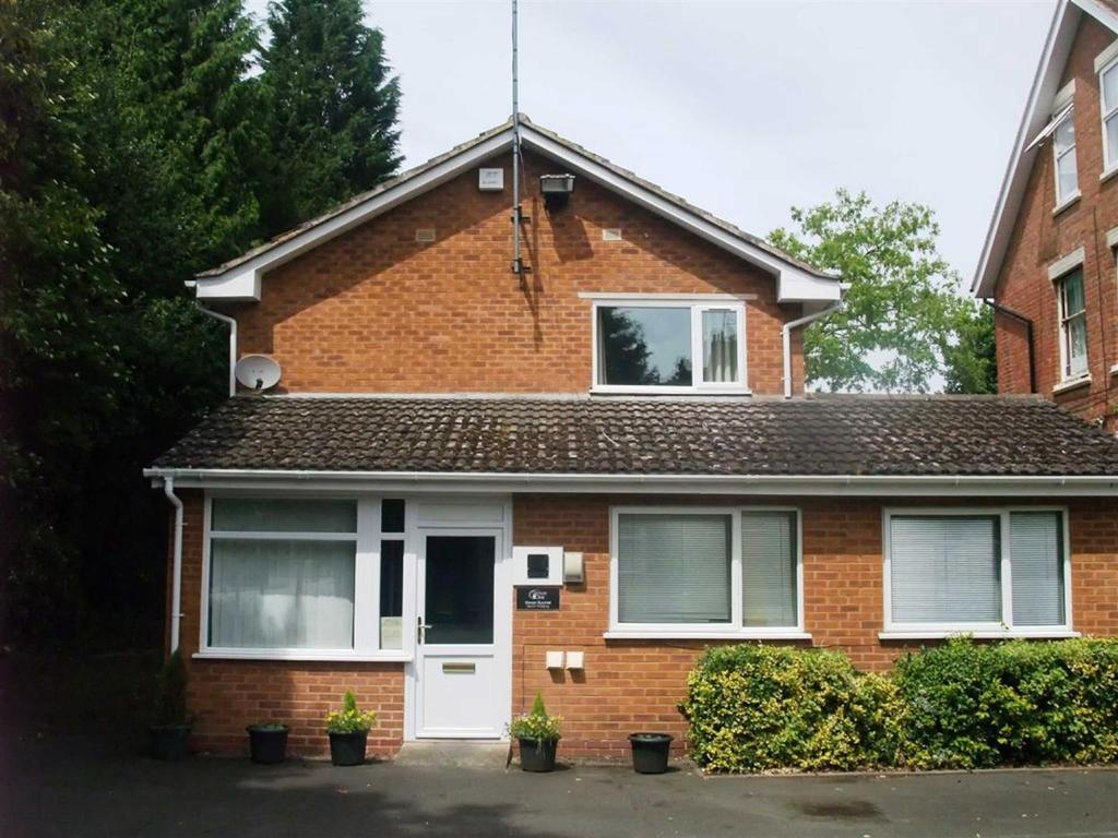 Richmond Road, Wolverhampton, COMPTON 2 bed apartment £599 pcm (£138 pw)