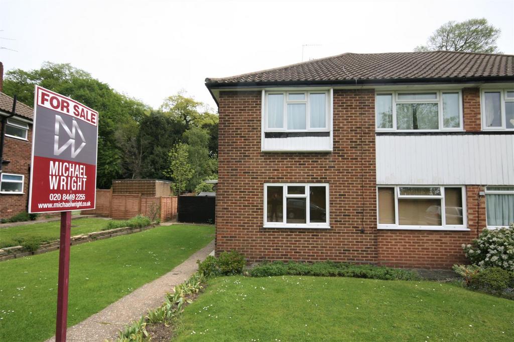 Vernon Crescent, East EN4 2 bed £425,000