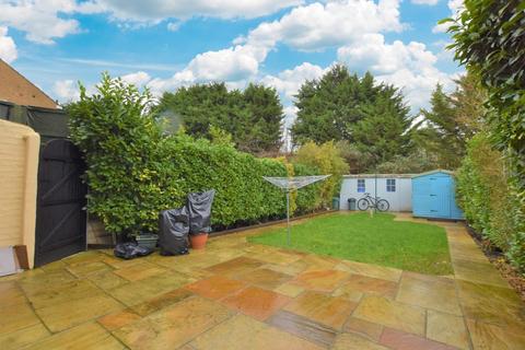 19 Stanwyck Gardens, Romford, RM3 7JU
