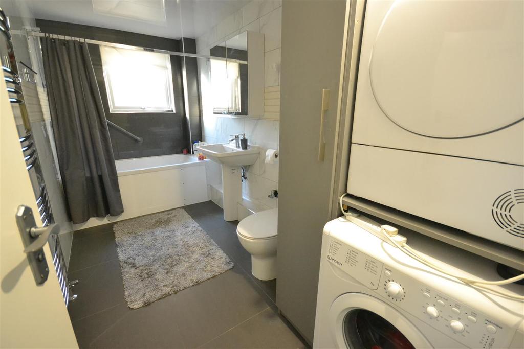 Bathroom suite
