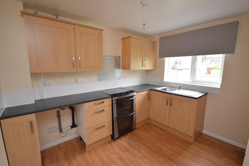 Barnstone Vale, Wakefield 2 bed semidetached house £700 pcm (£162 pw)