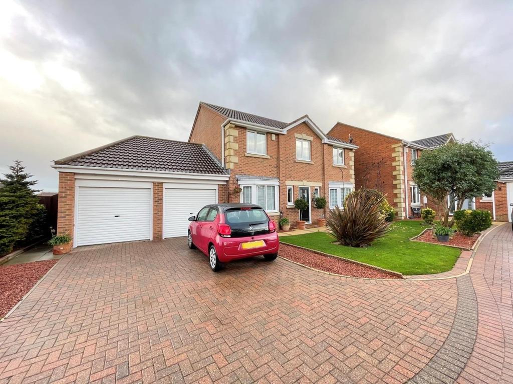 Kestrel Close, Cuthbert... 4 bed detached house £330,000