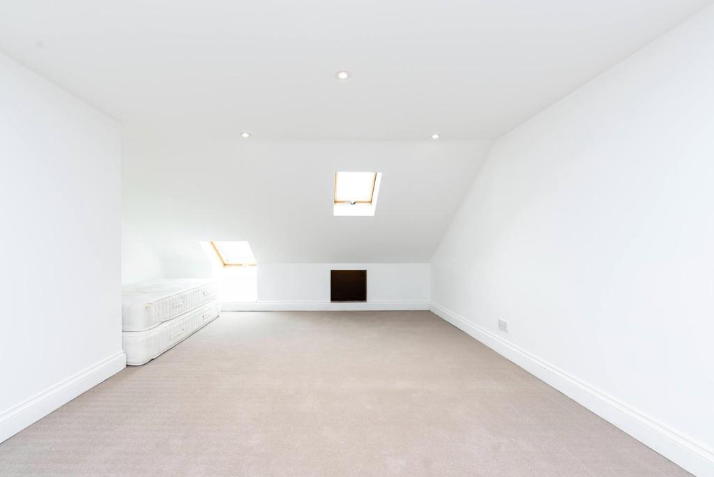 Loft room 2.jpg