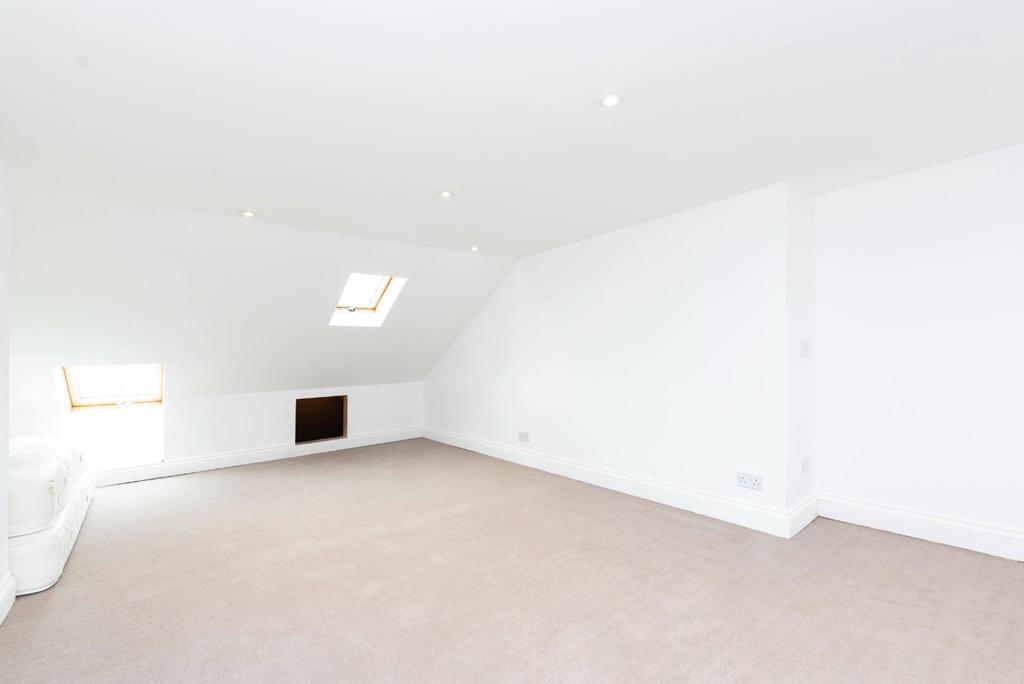Loft room 1 .jpg