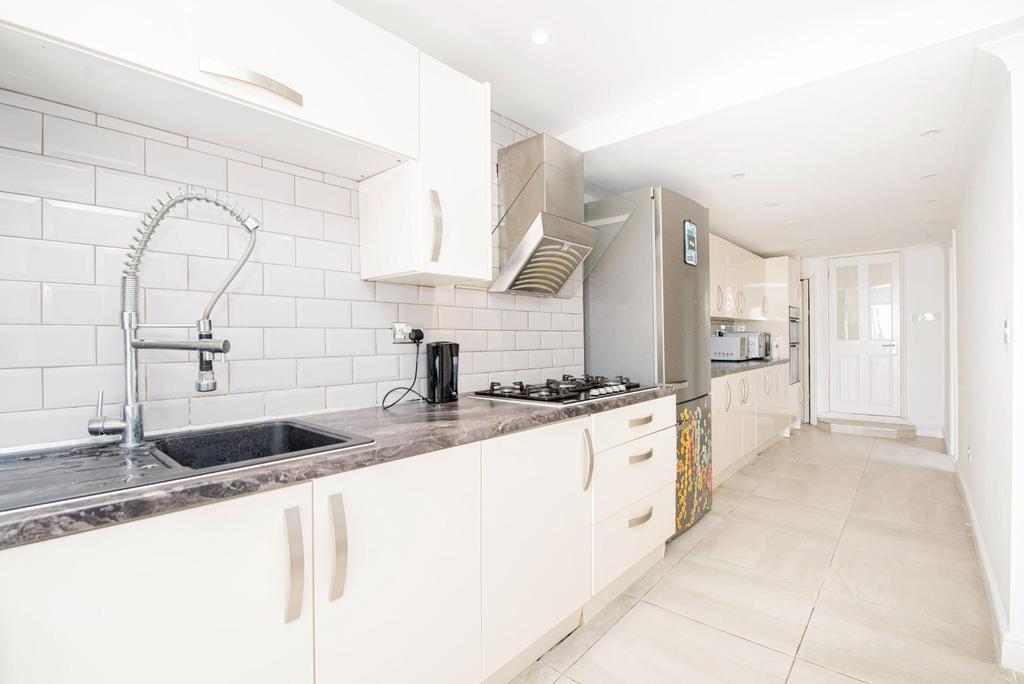 Kitchen 1.jpg