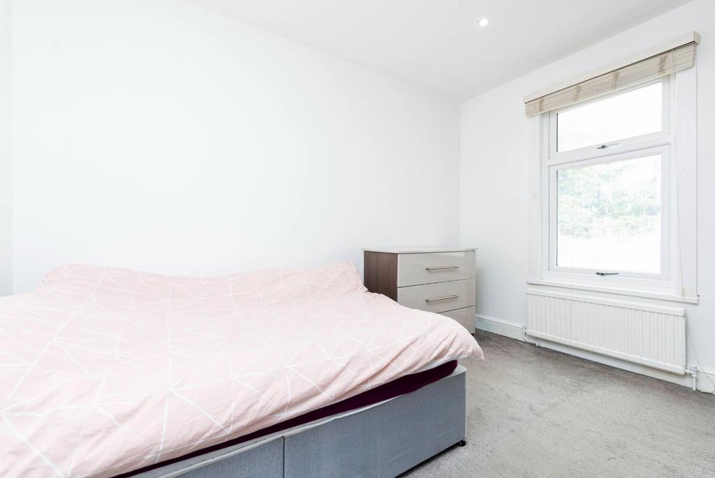 Bedroom 4.jpg