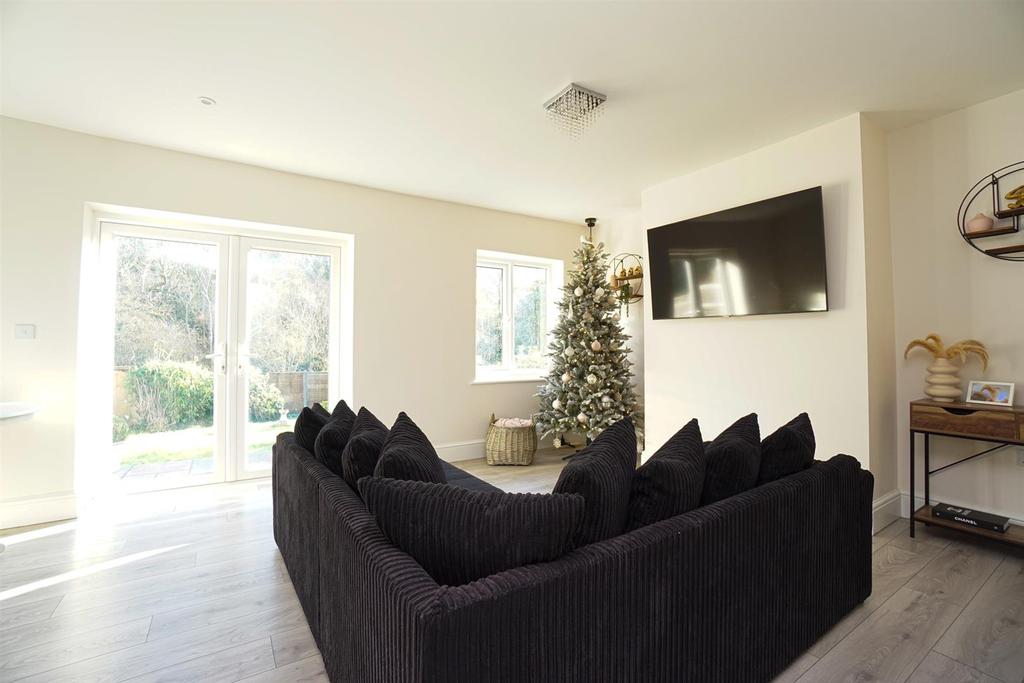 Ironlatch Avenue, St. LeonardsOnSea 2 bed detached bungalow £395,000