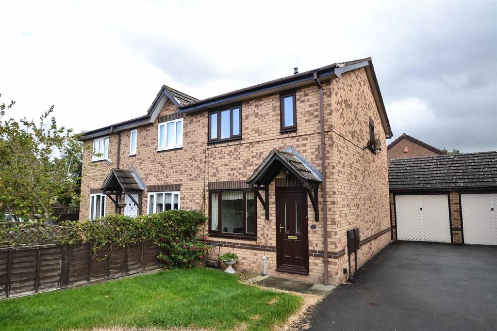 Emscote, Herongate, Shrewsbury 2 bed semidetached house £675 pcm (£
