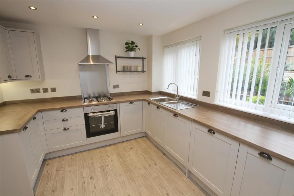 Laurel Close, LeighOnSea 2 bed flat £1,200 pcm (£277 pw)