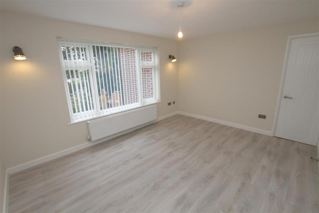 Laurel Close, LeighOnSea 2 bed flat £1,200 pcm (£277 pw)