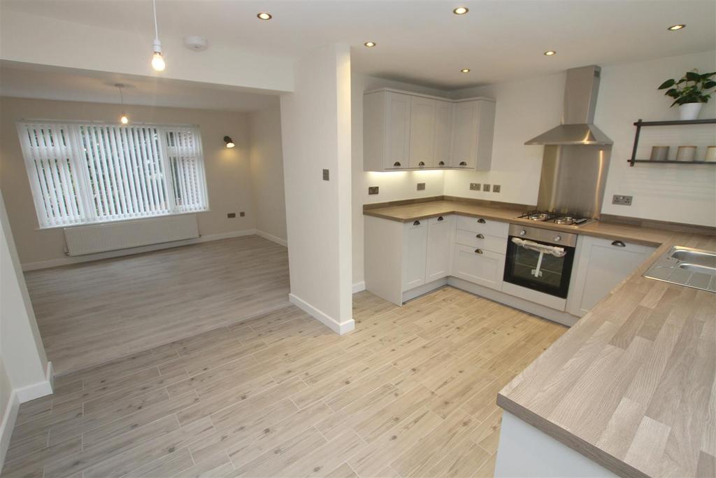 Laurel Close, LeighOnSea 2 bed flat £1,200 pcm (£277 pw)
