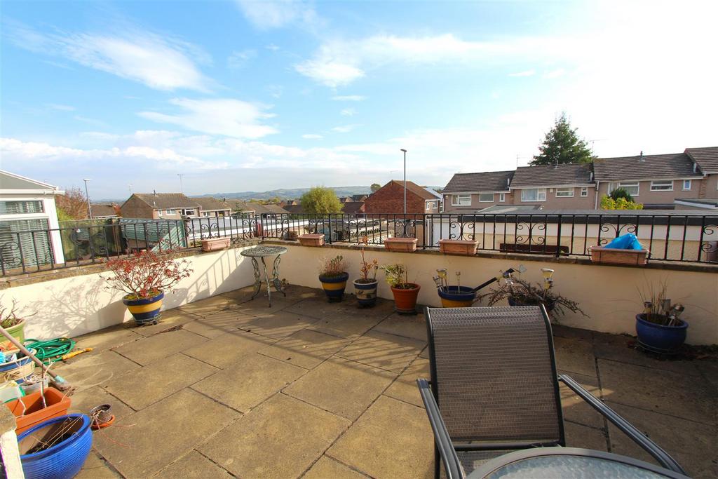 Lays Drive, Keynsham, Bristol 3 bed semidetached house for sale £285,000