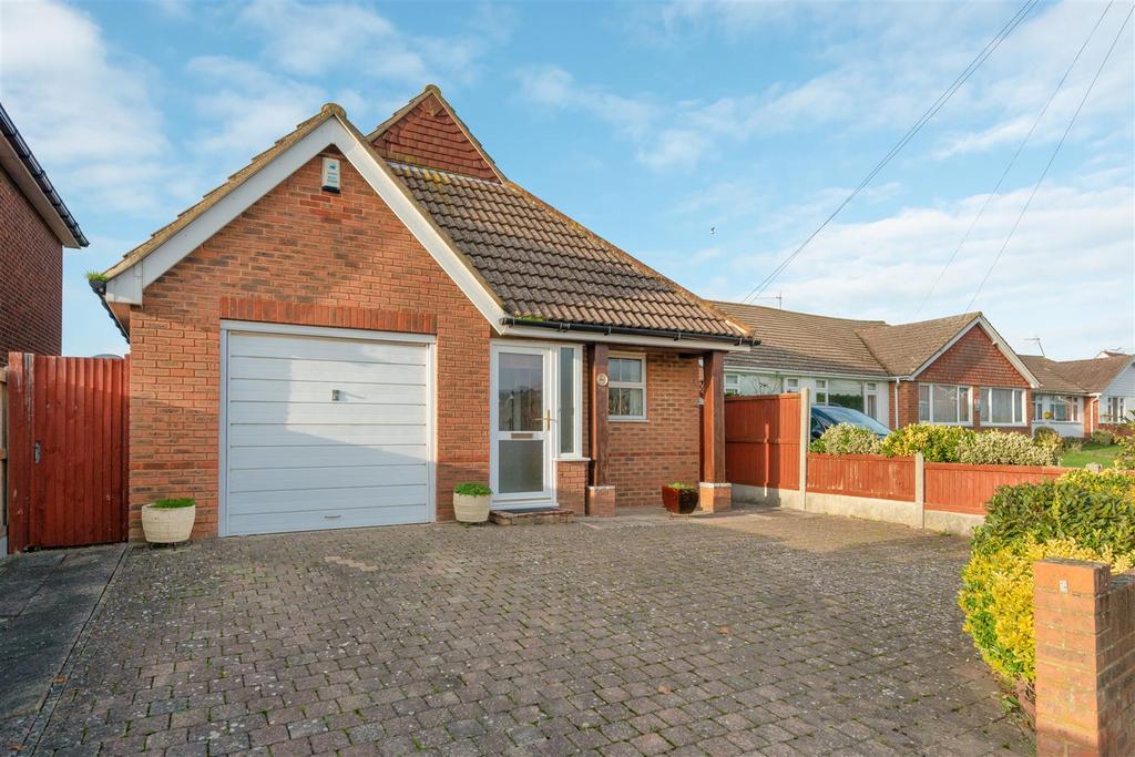 Faversham Road, Seasalter, Whitstable 3 bed detached bungalow £450,000