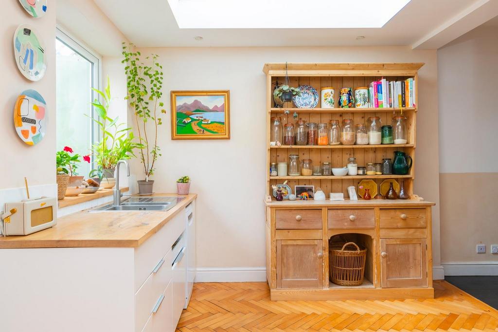 DAORETOCHTRON12 - Kitchen D.jpg