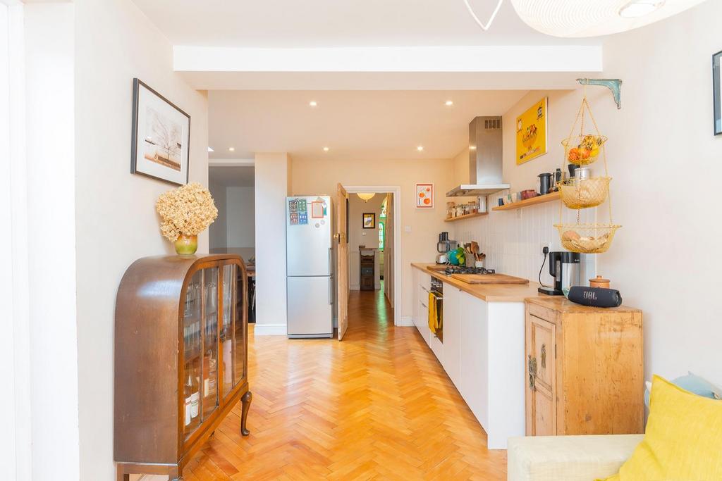 DAORETOCHTRON12 - Kitchen C.jpg
