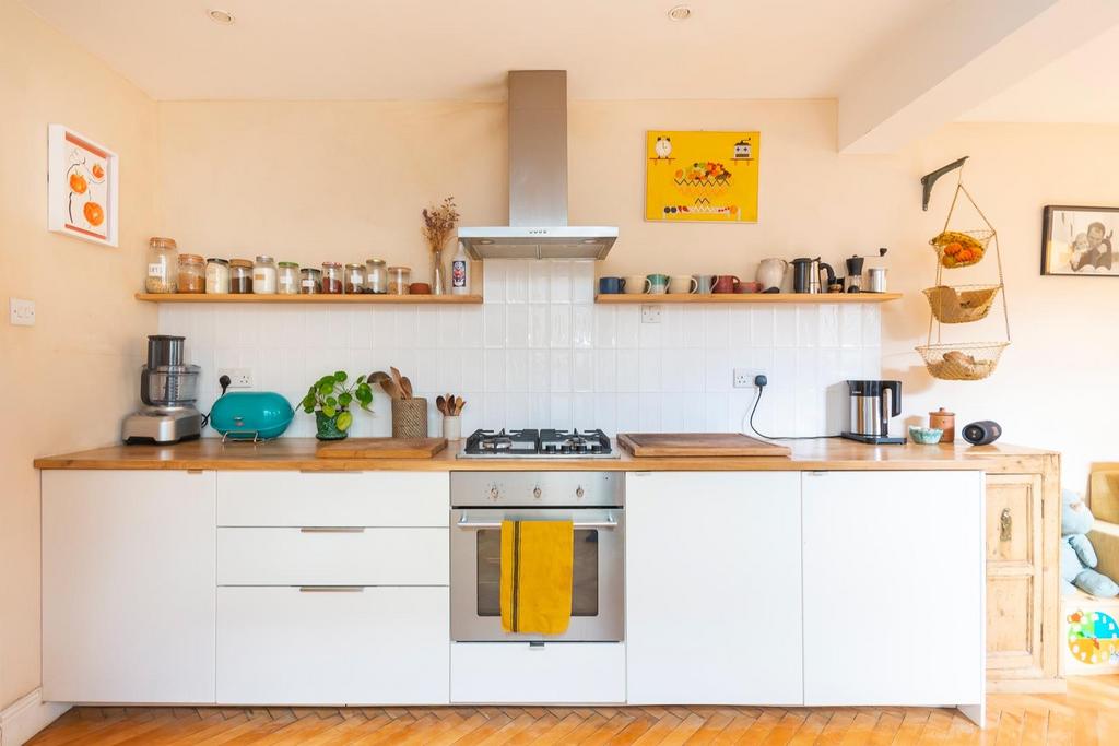 DAORETOCHTRON12 - Kitchen A.jpg