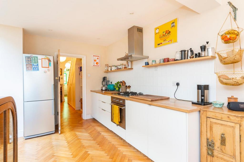 DAORETOCHTRON12 - Kitchen B.jpg