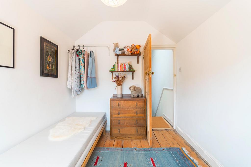 DAORETOCHTRON12 - Bedroom A.jpg
