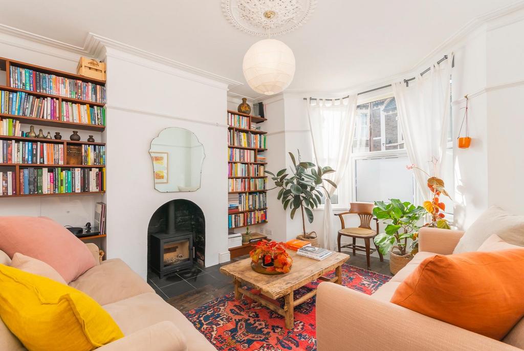 DAORETOCHTRON12 - Living Room E.jpg