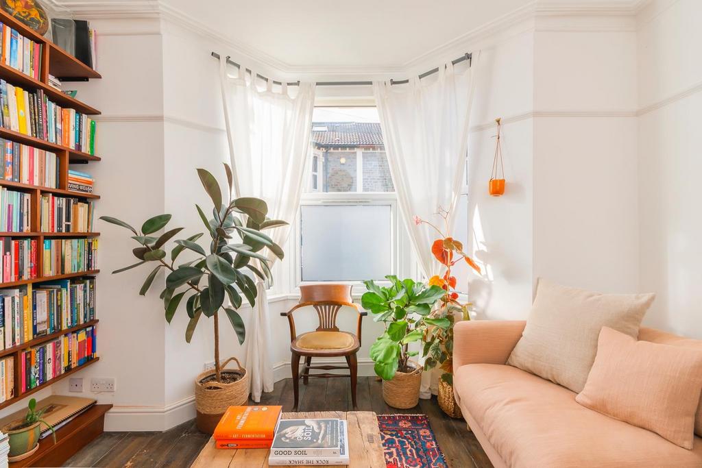 DAORETOCHTRON12 - Living Room D.jpg