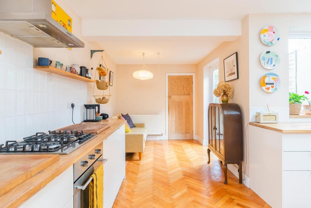 DAORETOCHTRON12 - Kitchen G.jpg