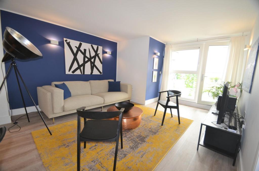 Premier House, Station Road, Edgware... 1 bed apartment £1,300 pcm (£300 pw)