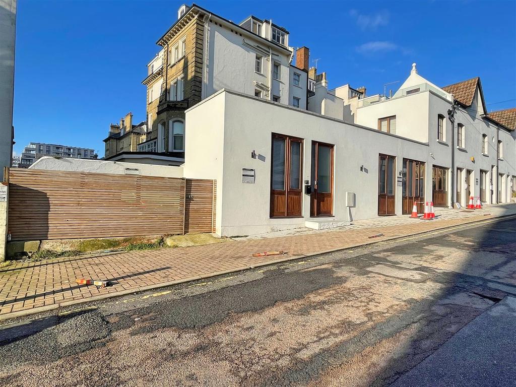 St Johns Road, Hove 1 bed mews for sale £475,000