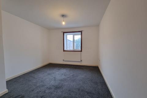 2 bedroom flat to rent, New Road, Porthcawl, Bridgend. CF36 5DL