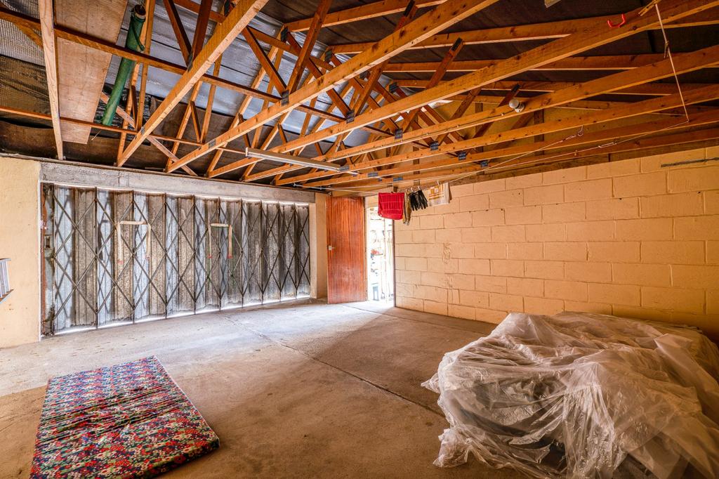 Garage/Workshops