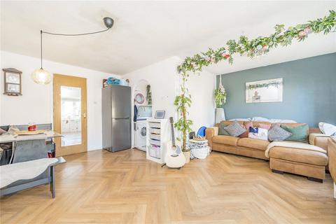 Oak Apple Court, Lee, SE12