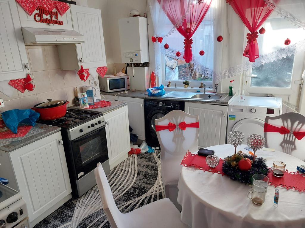 Lloyd Street, Sheffield, S4 2 bed terraced house £66,500