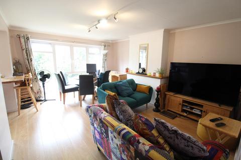 2 bedroom flat to rent, Appledore Gardens, Lindfield, RH16