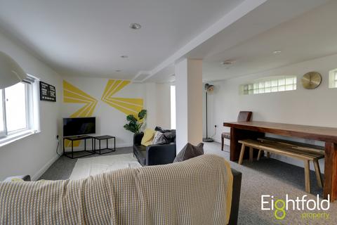 7 bedroom terraced house to rent, Cross Street, Hove