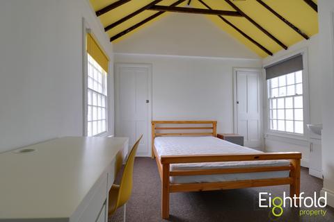 7 bedroom terraced house to rent, Cross Street, Hove