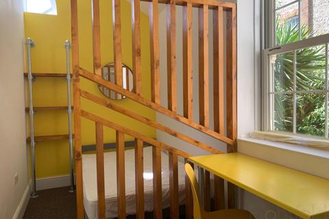 7 bedroom terraced house to rent, Cross Street, Hove