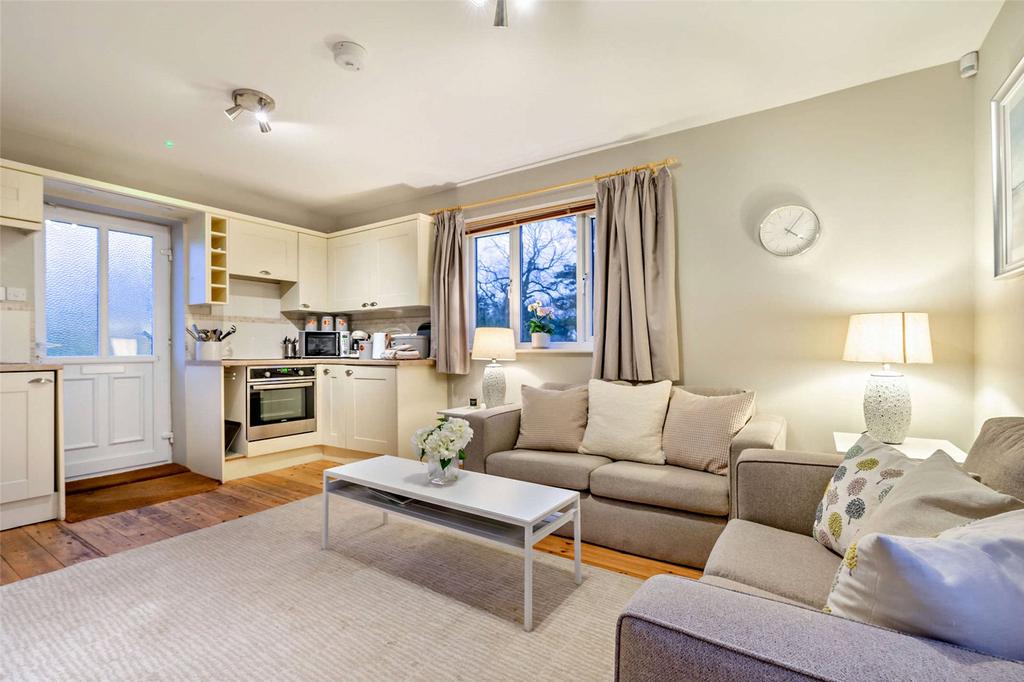 Kitchen/Living - Cot