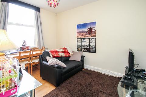 1 bedroom apartment to rent, BILLS INCLUDED - Kendal Lane, Hyde Park, Leeds, LS3