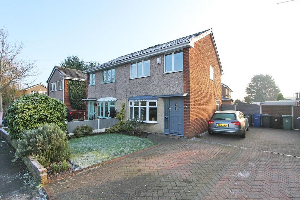 Lincoln Drive, AshtoninMakerfield... 3 bed semidetached house £174,950
