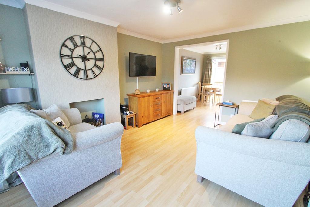 Lincoln Drive, AshtoninMakerfield... 3 bed semidetached house £174,950