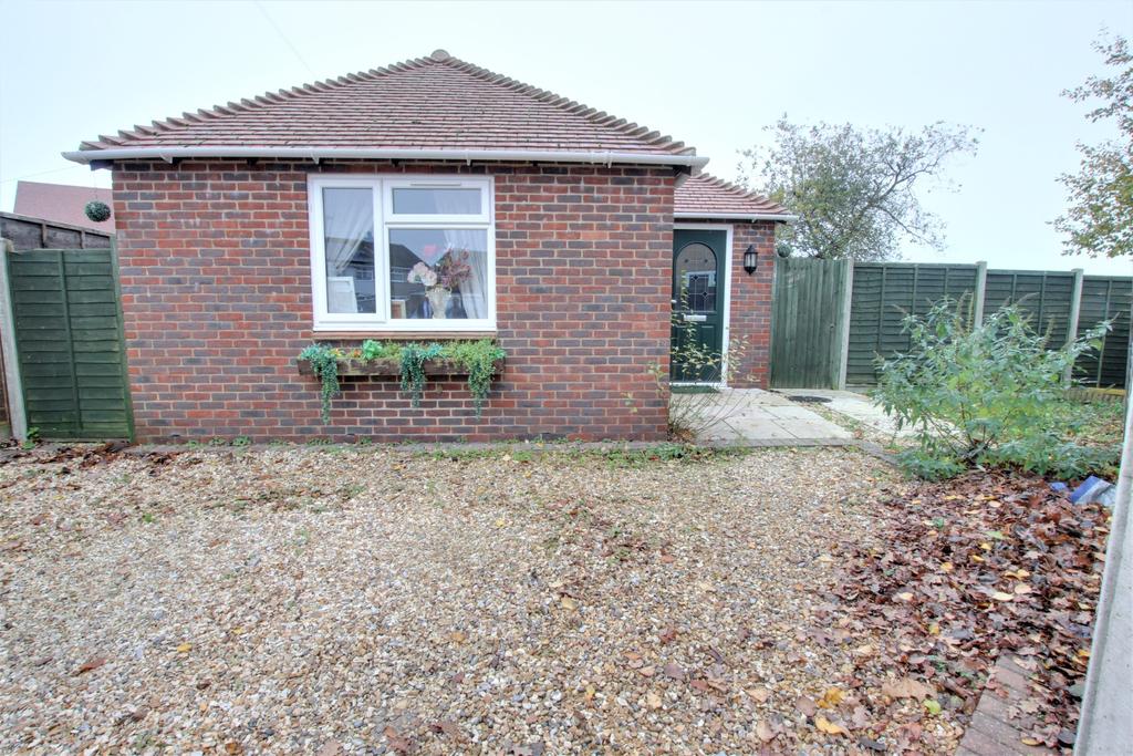Eastfield Close, Emsworth 2 bed detached bungalow for sale £365,000
