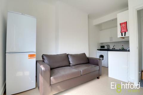 3 bedroom terraced house to rent - Milner Road, Brighton