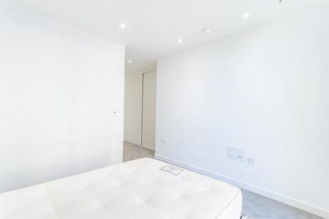 Flat 17, Odell House, 16 Woodberry Down, London, N4 2GB