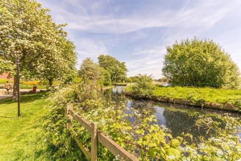 Flat 17, Odell House, 16 Woodberry Down, London, N4 2GB