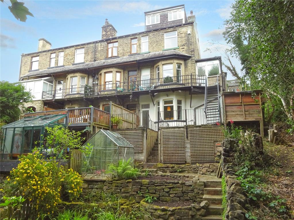 Carrbottom Road, Greengates, Bradford, West Yorkshire, BD10 3 bed end