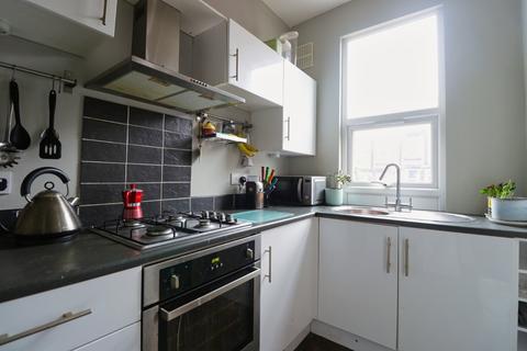 10 Cecil Grove, Armley, Leeds, LS12 2AW
