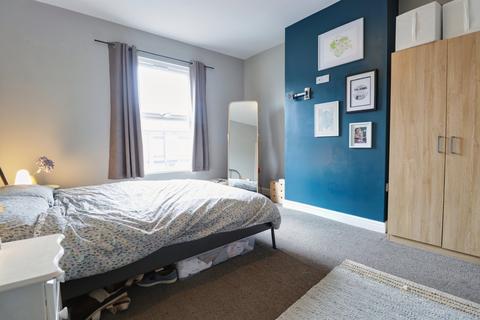 10 Cecil Grove, Armley, Leeds, LS12 2AW