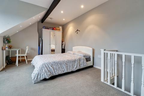10 Cecil Grove, Armley, Leeds, LS12 2AW