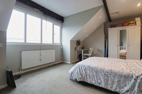 10 Cecil Grove, Armley, Leeds, LS12 2AW