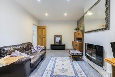 2 bedroom flat for sale, Town Street, Horsforth, Leeds, West Yorkshire, LS18